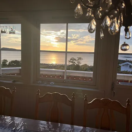 Stor Med Praktfull Havutsikt Lysesund